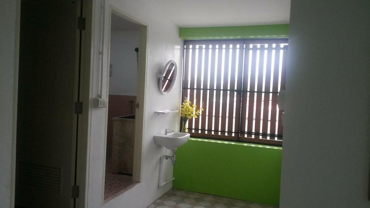 Madinah Hostel Ranong Ban Lum Than エクステリア 写真